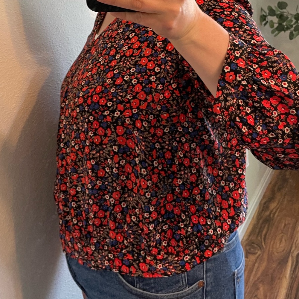 Floral wrap blouse - Picture 6 of 10